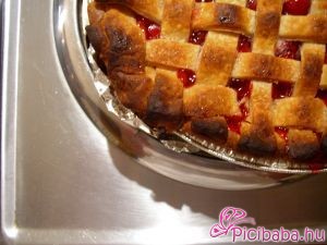 Rácsos meggyes pite